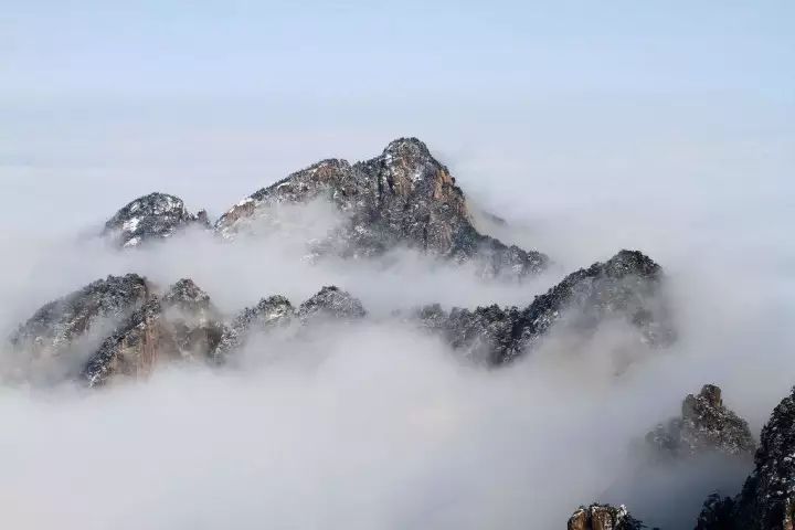 雪后黃山風(fēng)景宛如人間仙境，舞一曲雪中霓裳羽