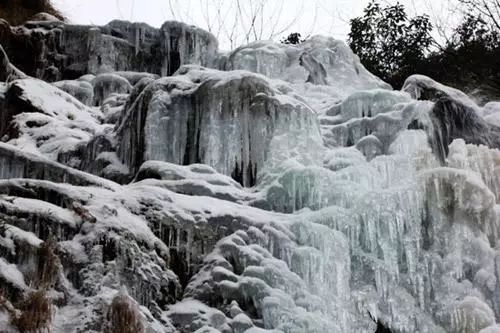 雪后黃山風(fēng)景宛如人間仙境，舞一曲雪中霓裳羽