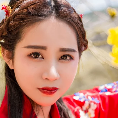 嬌艷花朵紅衣女生頭像，唯美古風(fēng)真人頭像