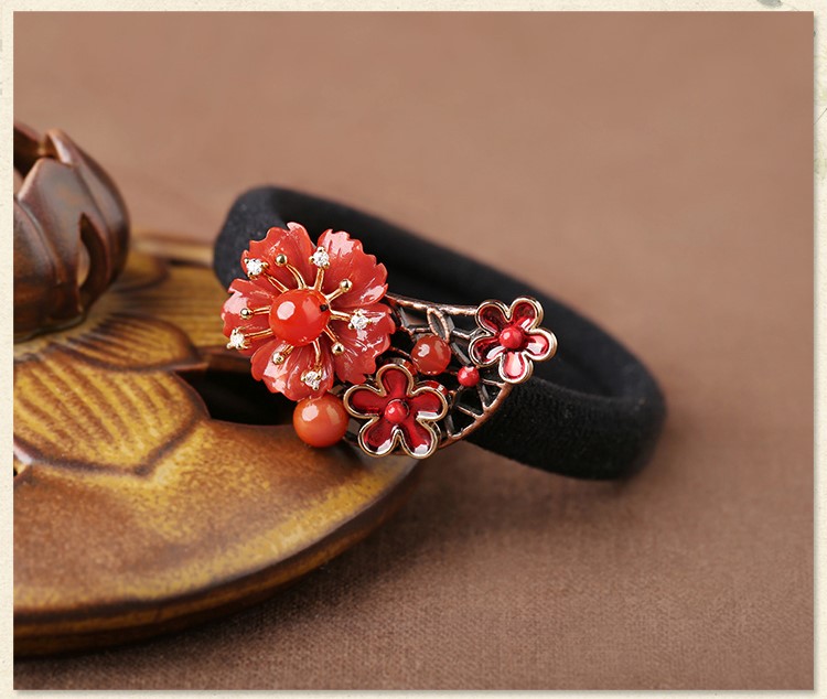 紅色扎頭發(fā)發(fā)圈，嬌艷氣質(zhì)時(shí)尚頭飾