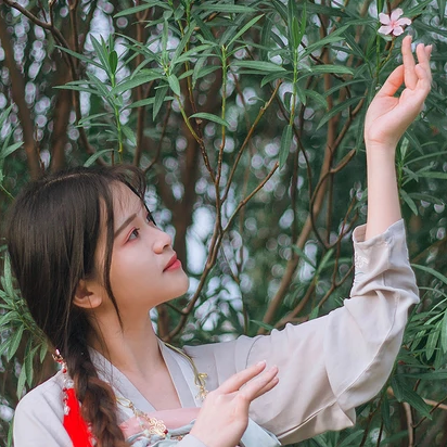 清新淑女持團扇女生頭像，唯美古風(fēng)真人頭像