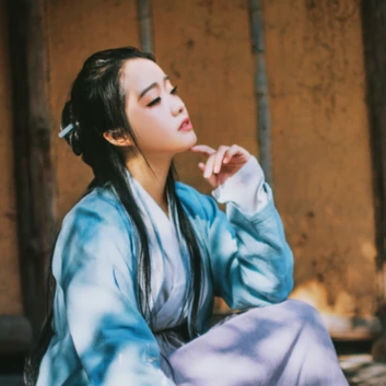 離別傷感帶折扇女生頭像，唯美古風(fēng)真人頭像