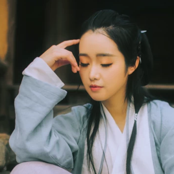 離別傷感帶折扇女生頭像，唯美古風(fēng)真人頭像