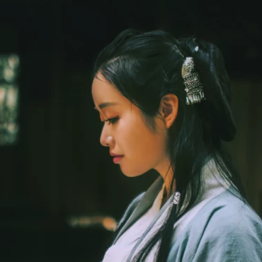 離別傷感帶折扇女生頭像，唯美古風(fēng)真人頭像