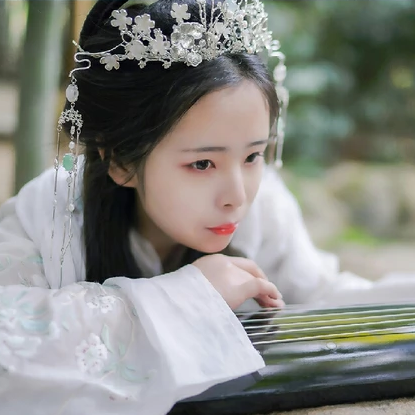 詩意琴女女生頭像，唯美古風(fēng)真人頭像