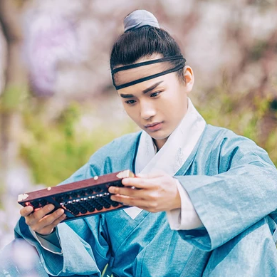 書生賞花游玩男生頭像，唯美古風(fēng)真人頭像