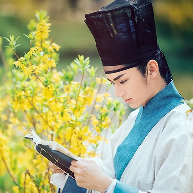 書生賞花游玩男生頭像，唯美古風(fēng)真人頭像