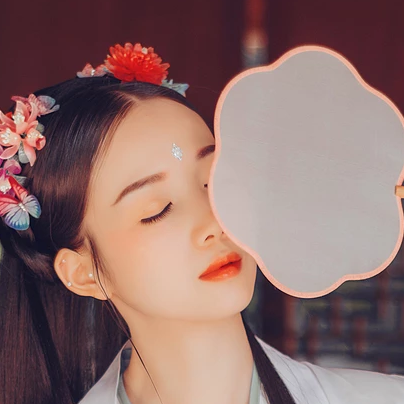 清新精致帶團(tuán)扇女生頭像，唯美古風(fēng)真人頭像