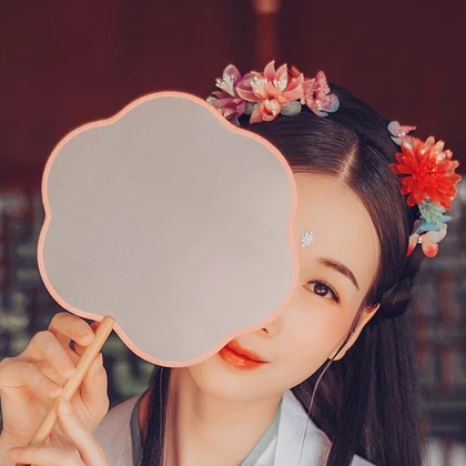 清新精致帶團(tuán)扇女生頭像，唯美古風(fēng)真人頭像