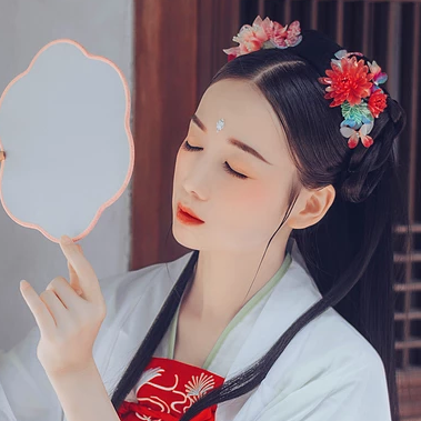 清新精致帶團(tuán)扇女生頭像，唯美古風(fēng)真人頭像