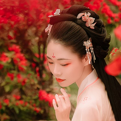 花間佳人帶傘女生頭像，唯美古風真人頭像