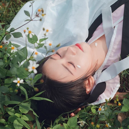 瀟灑霸氣帶兵器女生頭像，唯美古風(fēng)真人頭像