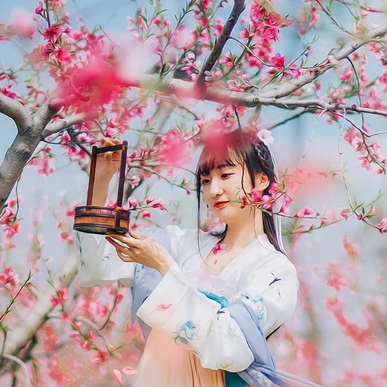 清新桃花女生頭像，唯美古風(fēng)真人頭像