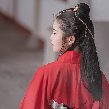 優(yōu)雅紅衣女生頭像，唯美古風(fēng)真人頭像