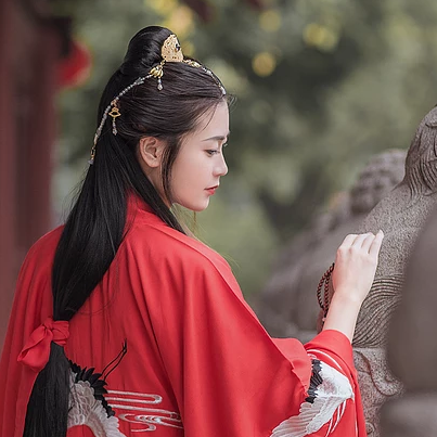 優(yōu)雅紅衣女生頭像，唯美古風(fēng)真人頭像