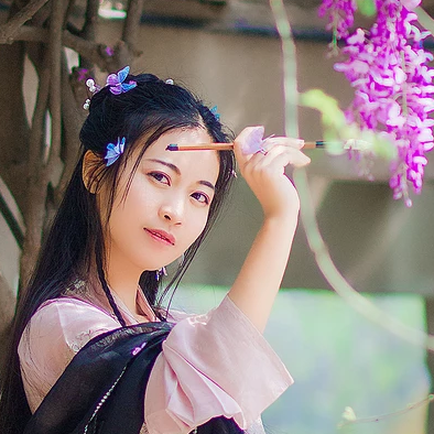 高貴氣質(zhì)紫藤女生頭像，唯美古風(fēng)真人頭像