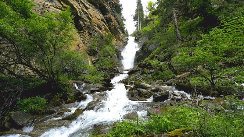 光和云朵·雪寶頂，喂馬劈柴看盡四季繁華
