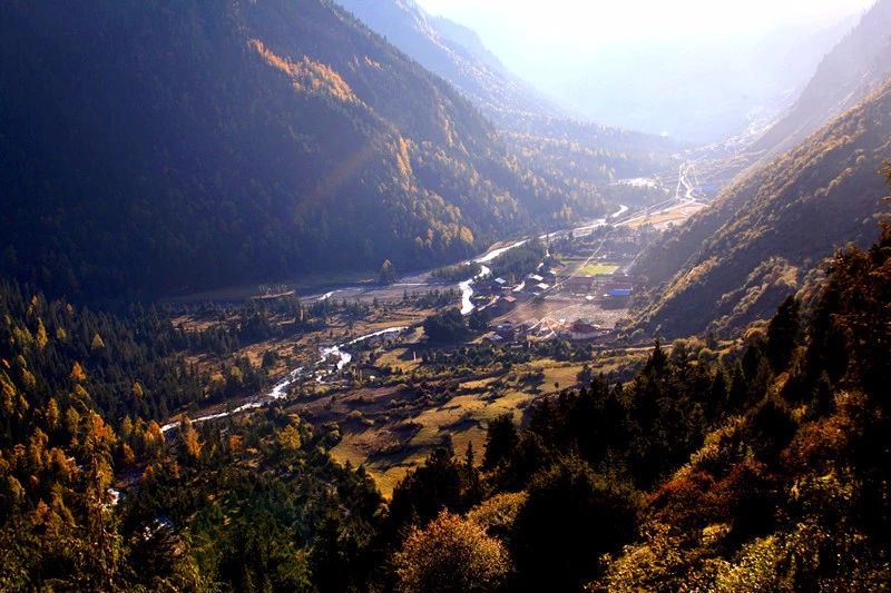 光和云朵·雪寶頂，喂馬劈柴看盡四季繁華