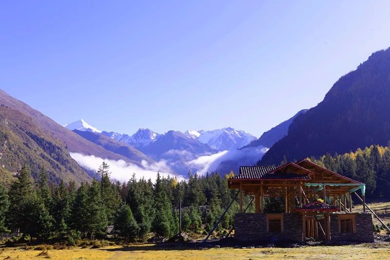 光和云朵·雪寶頂，喂馬劈柴看盡四季繁華