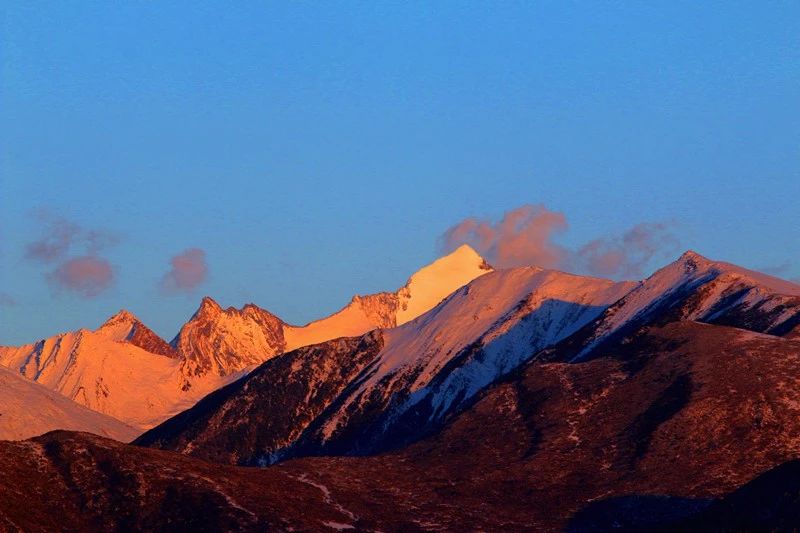 光和云朵·雪寶頂，喂馬劈柴看盡四季繁華