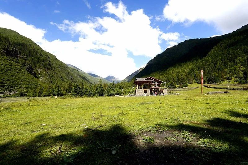 光和云朵·雪寶頂，喂馬劈柴看盡四季繁華