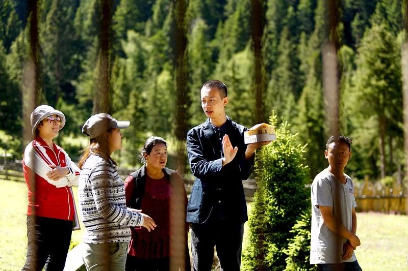 光和云朵·雪寶頂，喂馬劈柴看盡四季繁華