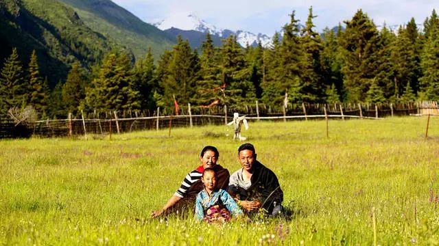 光和云朵·雪寶頂，喂馬劈柴看盡四季繁華