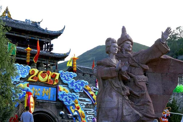 光和云朵·雪寶頂，喂馬劈柴看盡四季繁華