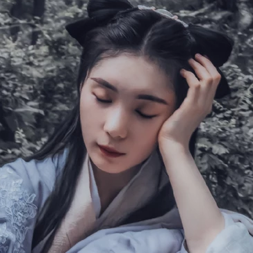 素雅復(fù)古帶傘女生頭像，唯美古風(fēng)真人頭像