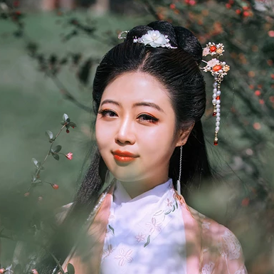 精致優(yōu)雅帶扇女生頭像，唯美古風(fēng)真人頭像