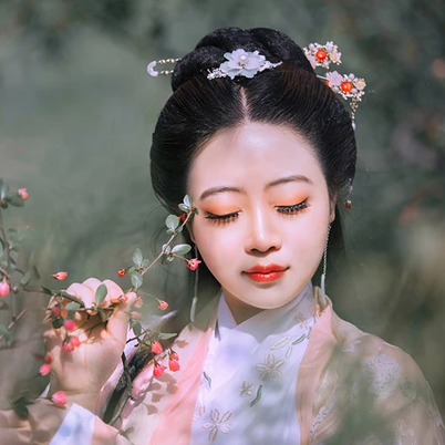 精致優(yōu)雅帶扇女生頭像，唯美古風(fēng)真人頭像