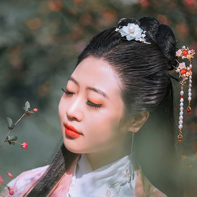 精致優(yōu)雅帶扇女生頭像，唯美古風(fēng)真人頭像