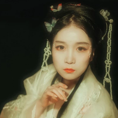 月夜蓮燈女生頭像，唯美古風(fēng)真人頭像