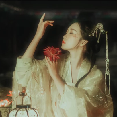 月夜蓮燈女生頭像，唯美古風(fēng)真人頭像