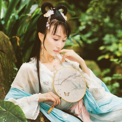 清新文藝帶團(tuán)扇女生頭像，唯美古風(fēng)真人頭像