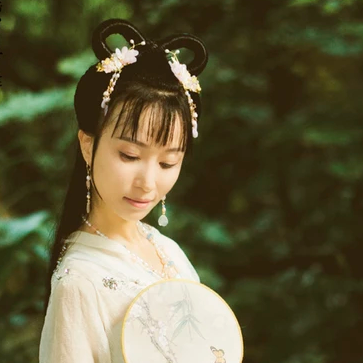 清新文藝帶團(tuán)扇女生頭像，唯美古風(fēng)真人頭像