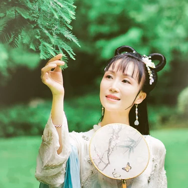 清新文藝帶團(tuán)扇女生頭像，唯美古風(fēng)真人頭像