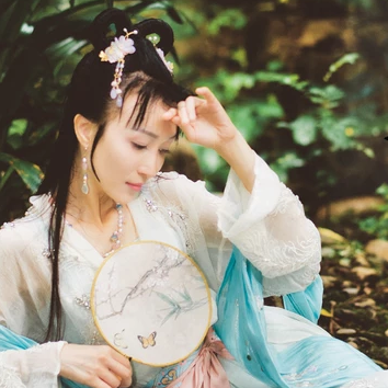 清新文藝帶團(tuán)扇女生頭像，唯美古風(fēng)真人頭像