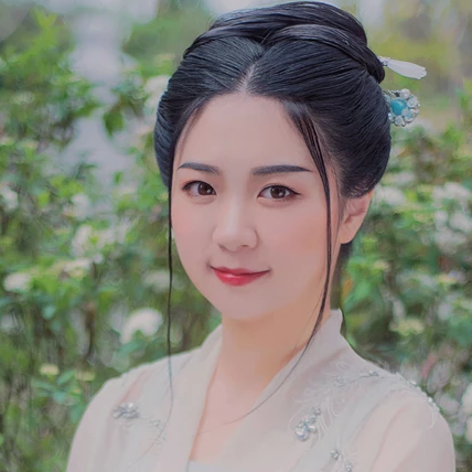清風(fēng)拂面帶團(tuán)扇女生頭像，唯美古風(fēng)真人頭像