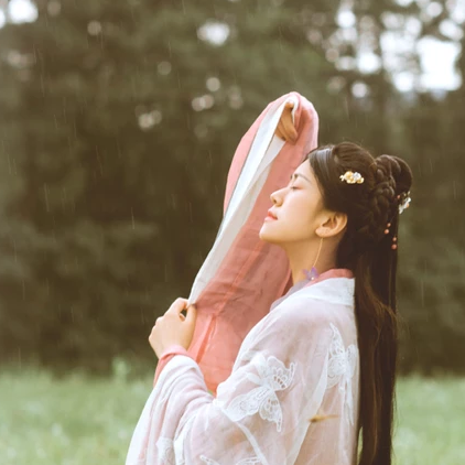 簡約帶團(tuán)扇女生頭像，唯美古風(fēng)真人頭像