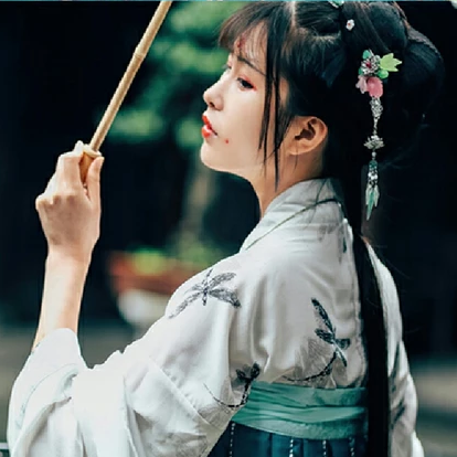 清新繁花帶傘女生頭像，唯美古風(fēng)真人頭像