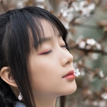 風(fēng)花雪月帶傘女生頭像，唯美古風(fēng)真人頭像