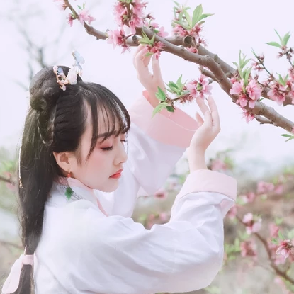 粉紅少女帶團扇女生頭像，唯美古風(fēng)真人頭像