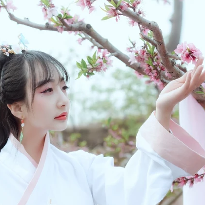 粉紅少女帶團扇女生頭像，唯美古風(fēng)真人頭像