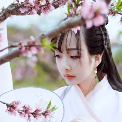 粉紅少女帶團扇女生頭像，唯美古風(fēng)真人頭像
