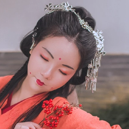 紅豆相思紅衣女生頭像，唯美古風真人頭像