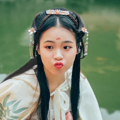 超萌可愛帶團扇女生頭像，唯美古風真人頭像