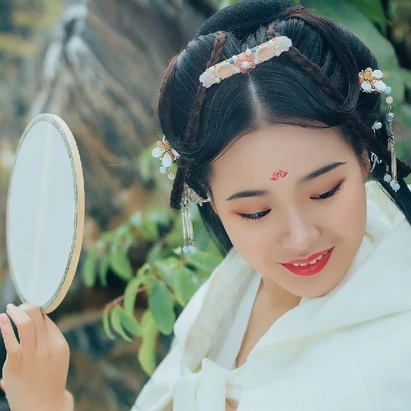 超萌可愛帶團扇女生頭像，唯美古風真人頭像