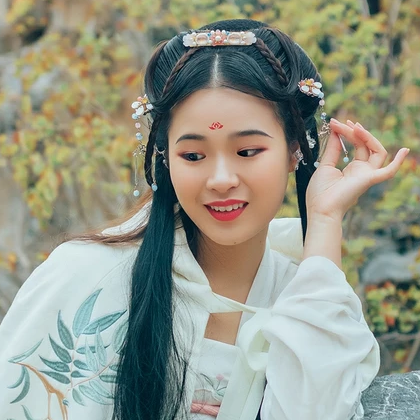 超萌可愛帶團扇女生頭像，唯美古風真人頭像