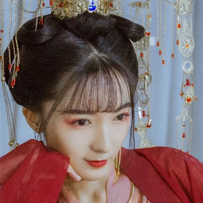 紅紗裙帶團扇女生頭像，唯美古風(fēng)真人頭像